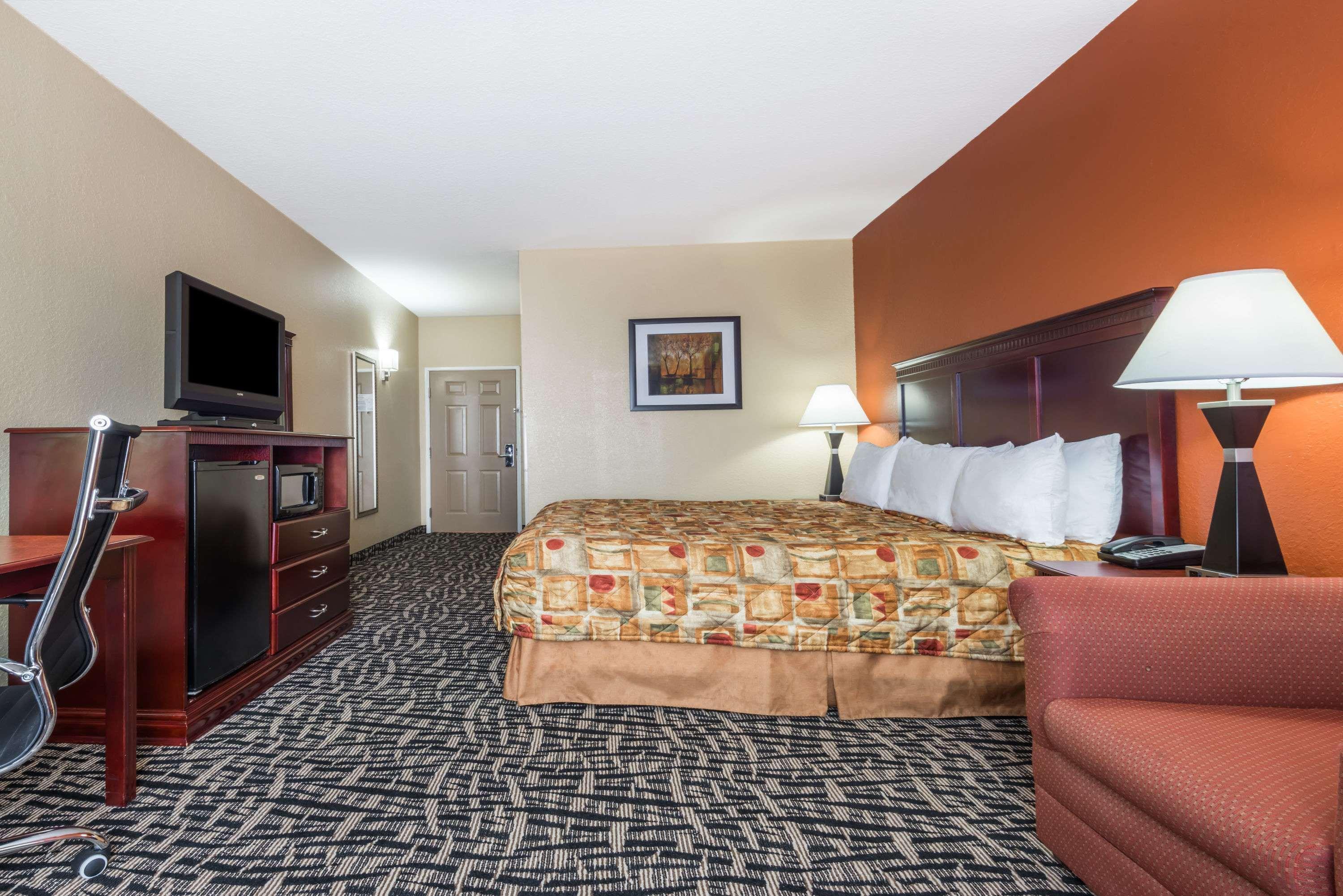 Days Inn & Suites By Wyndham Prattville-Montgomery Eksteriør bilde