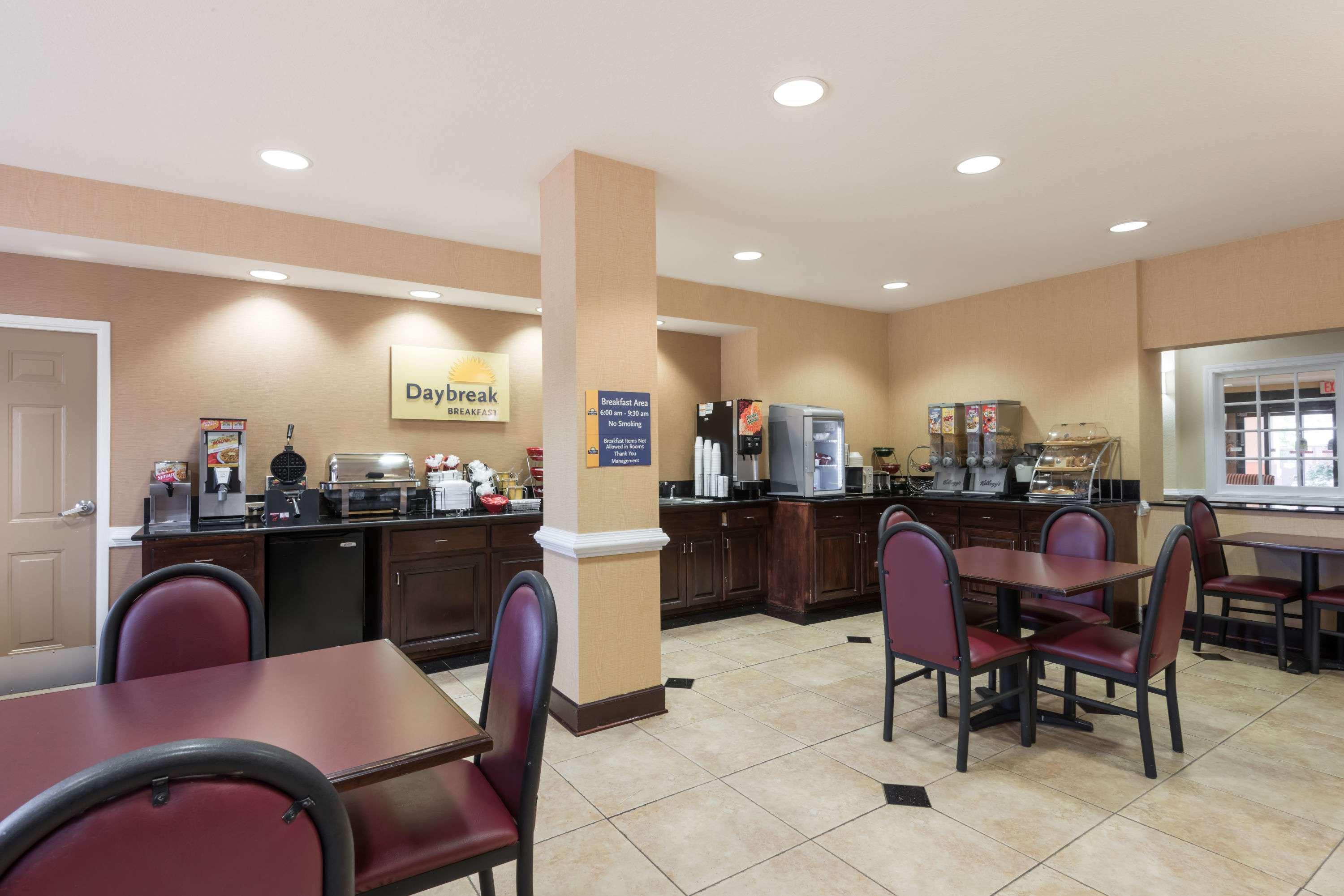 Days Inn & Suites By Wyndham Prattville-Montgomery Eksteriør bilde