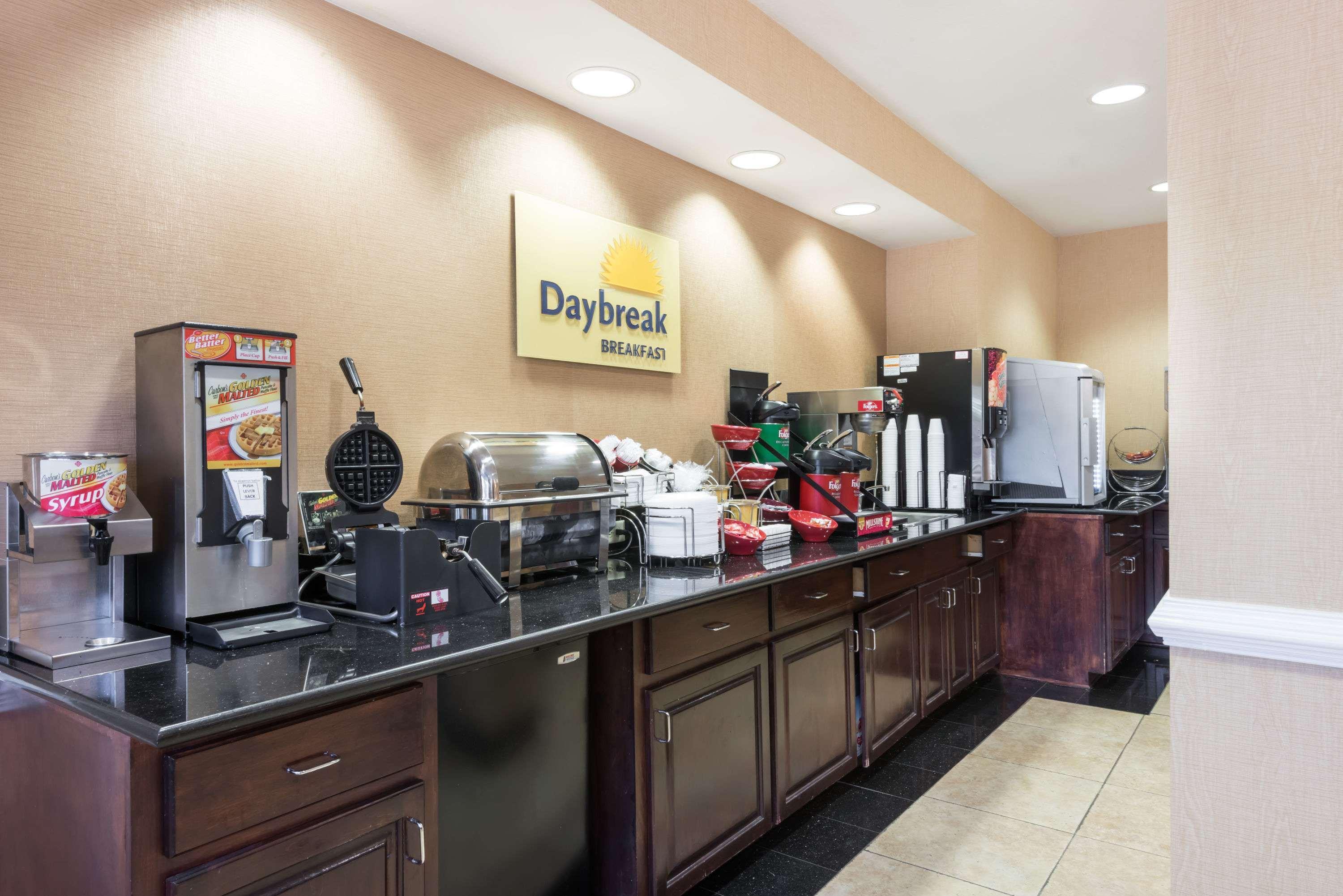 Days Inn & Suites By Wyndham Prattville-Montgomery Eksteriør bilde