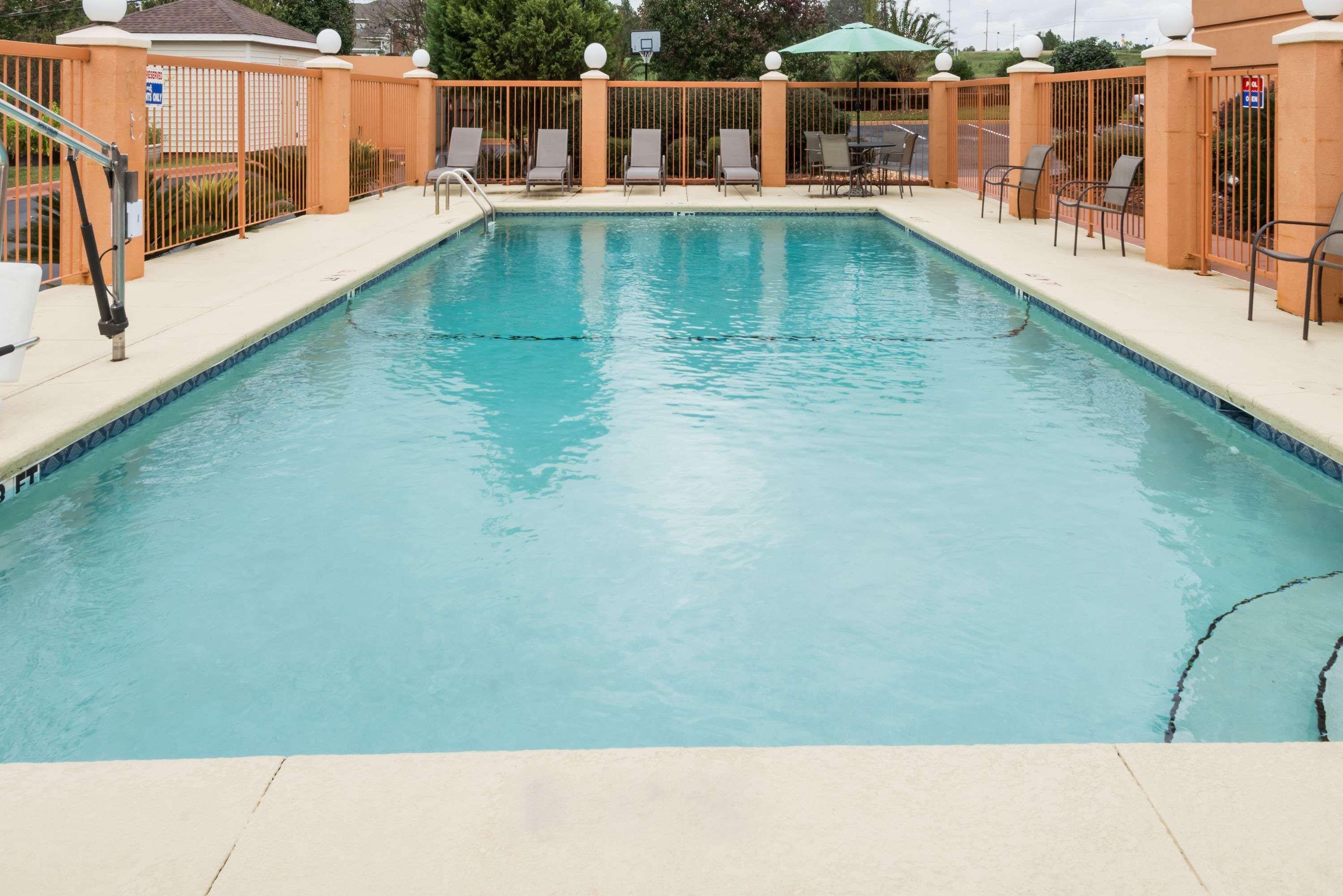 Days Inn & Suites By Wyndham Prattville-Montgomery Eksteriør bilde