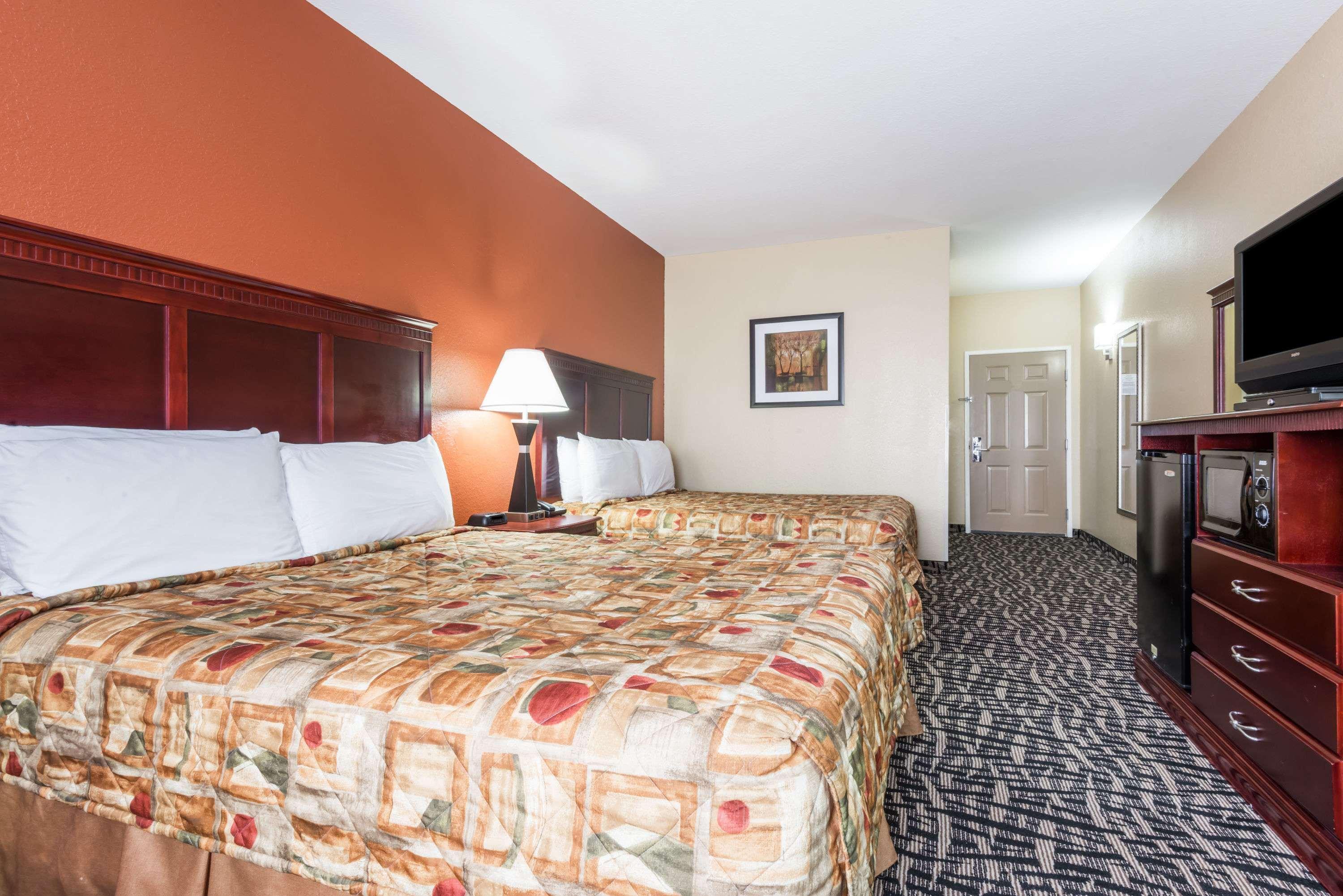 Days Inn & Suites By Wyndham Prattville-Montgomery Eksteriør bilde