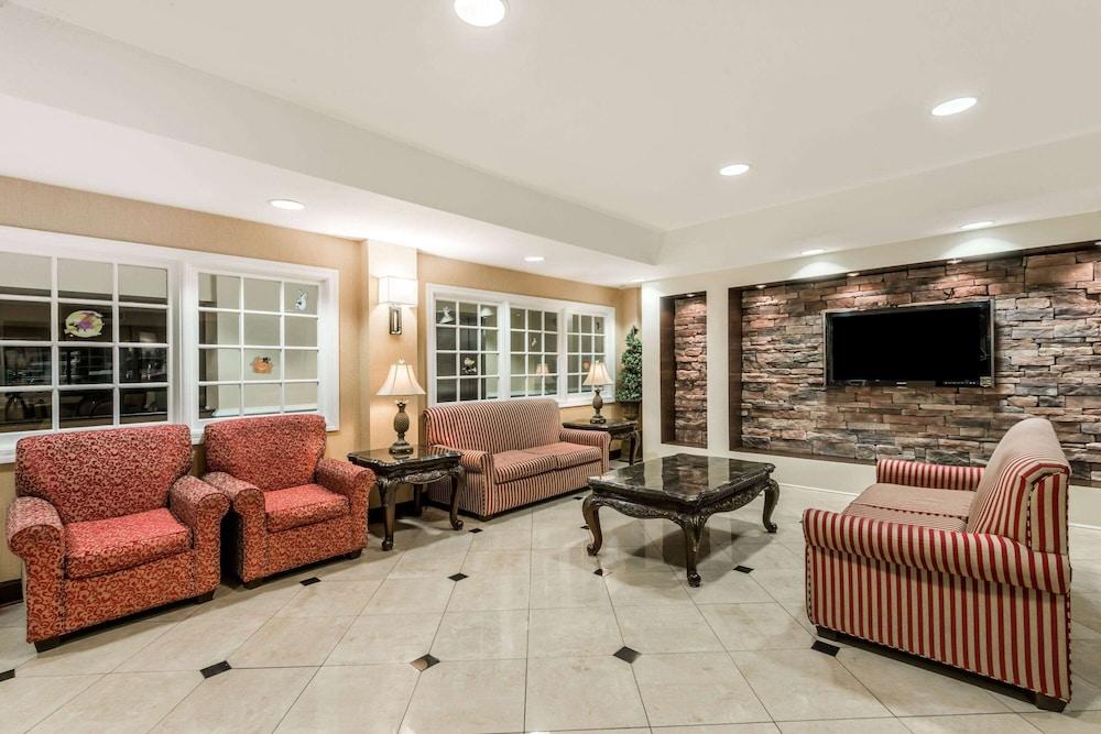 Days Inn & Suites By Wyndham Prattville-Montgomery Eksteriør bilde