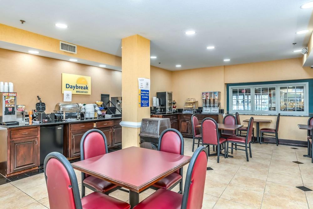 Days Inn & Suites By Wyndham Prattville-Montgomery Eksteriør bilde