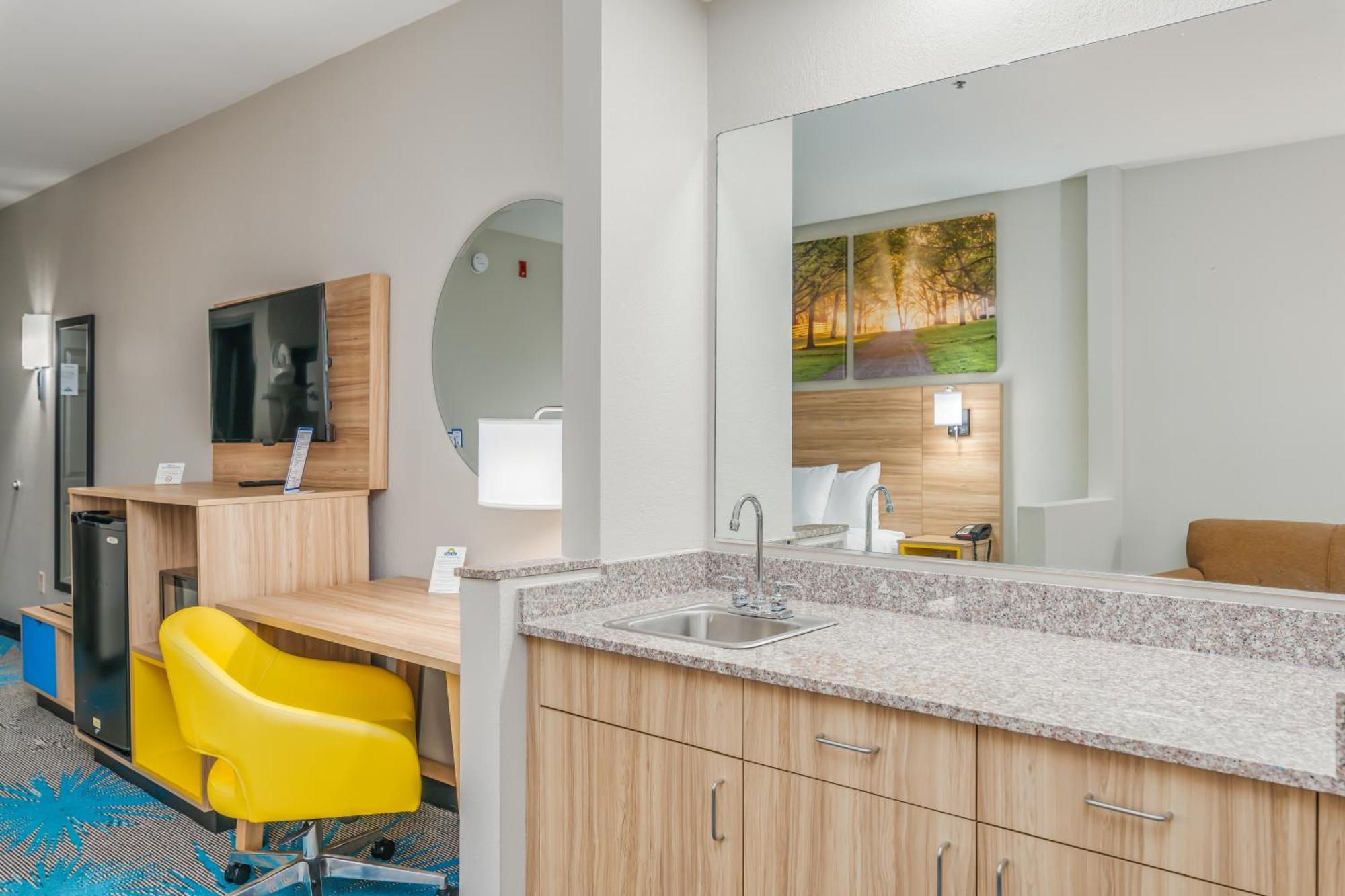 Days Inn & Suites By Wyndham Prattville-Montgomery Eksteriør bilde